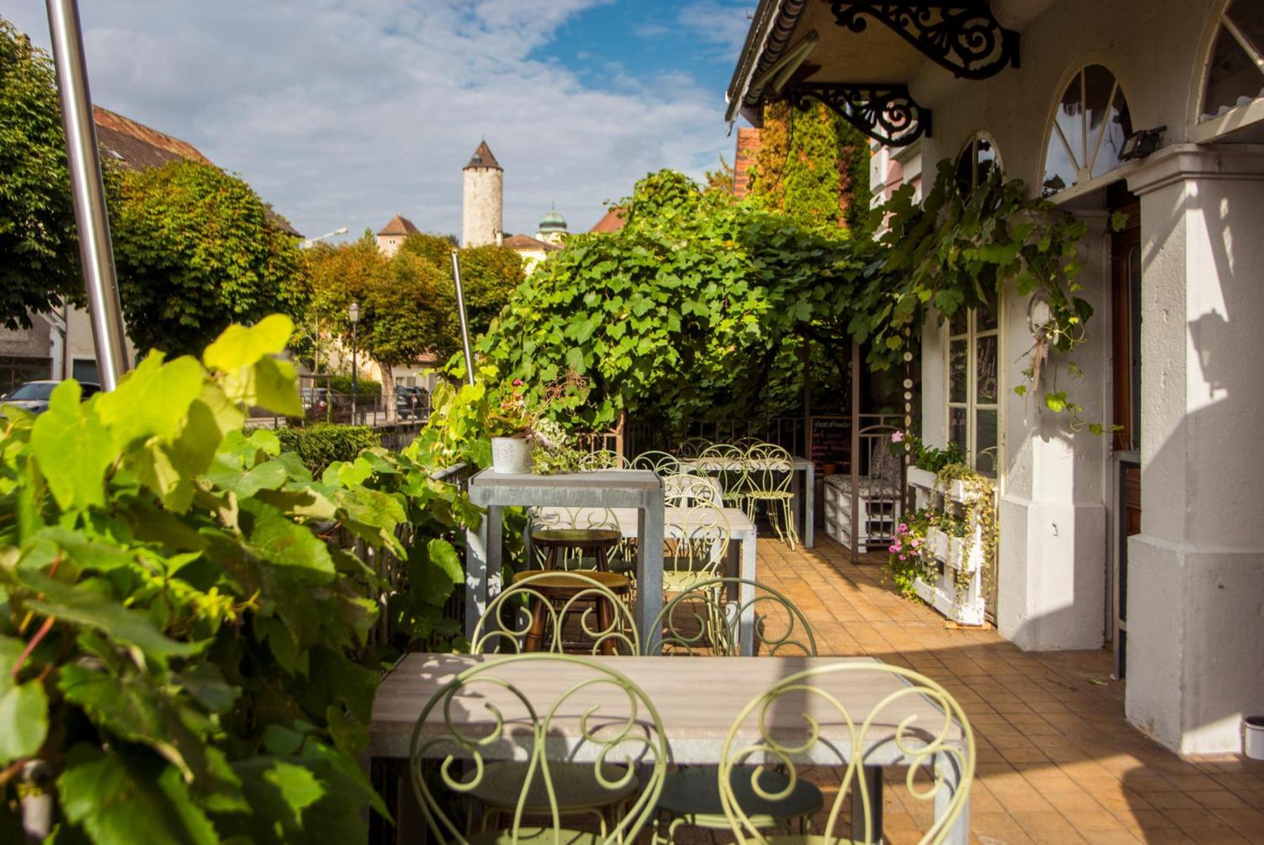 D'ajoie Hotel 2*